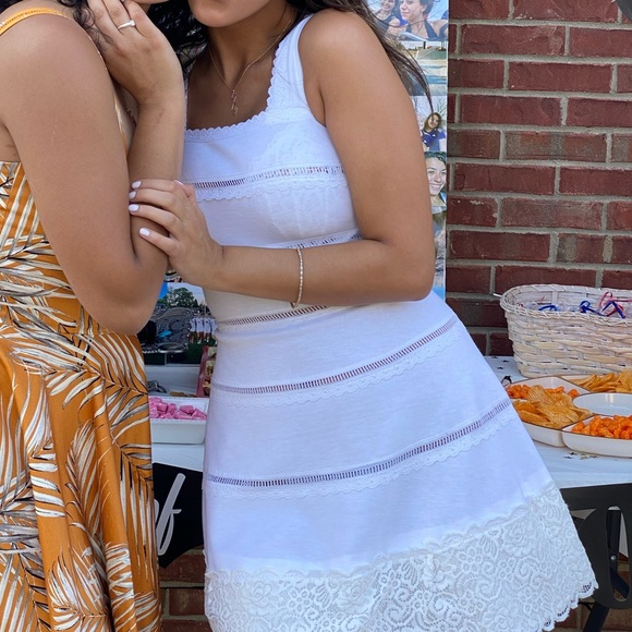 Sleeveless White Dress - Picture 2 of 2